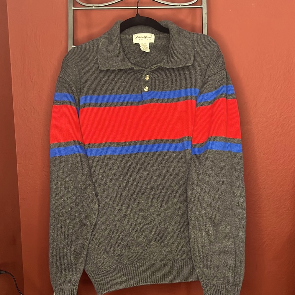 Eddie Bauer Men’s Size M 100% Cotton Gray w/Blue/Red color blocks. Gently worn.